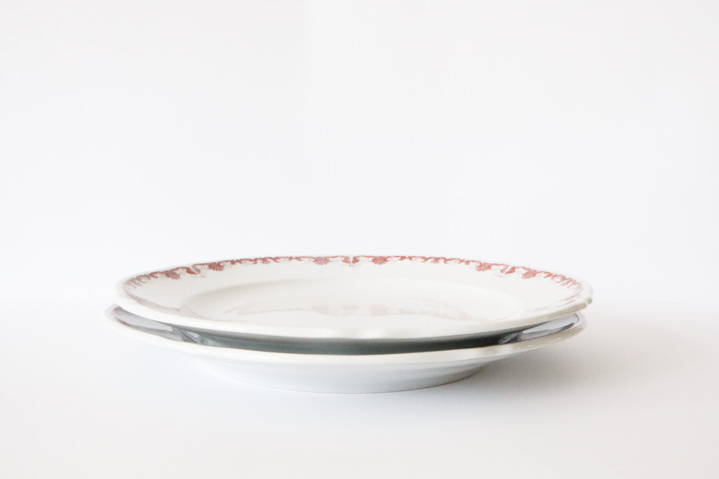 Bord Sierlijke Rand Rood 2st